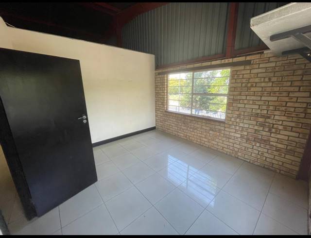 1,177M² WAREHOUSE TO LET IN KYA SANDS